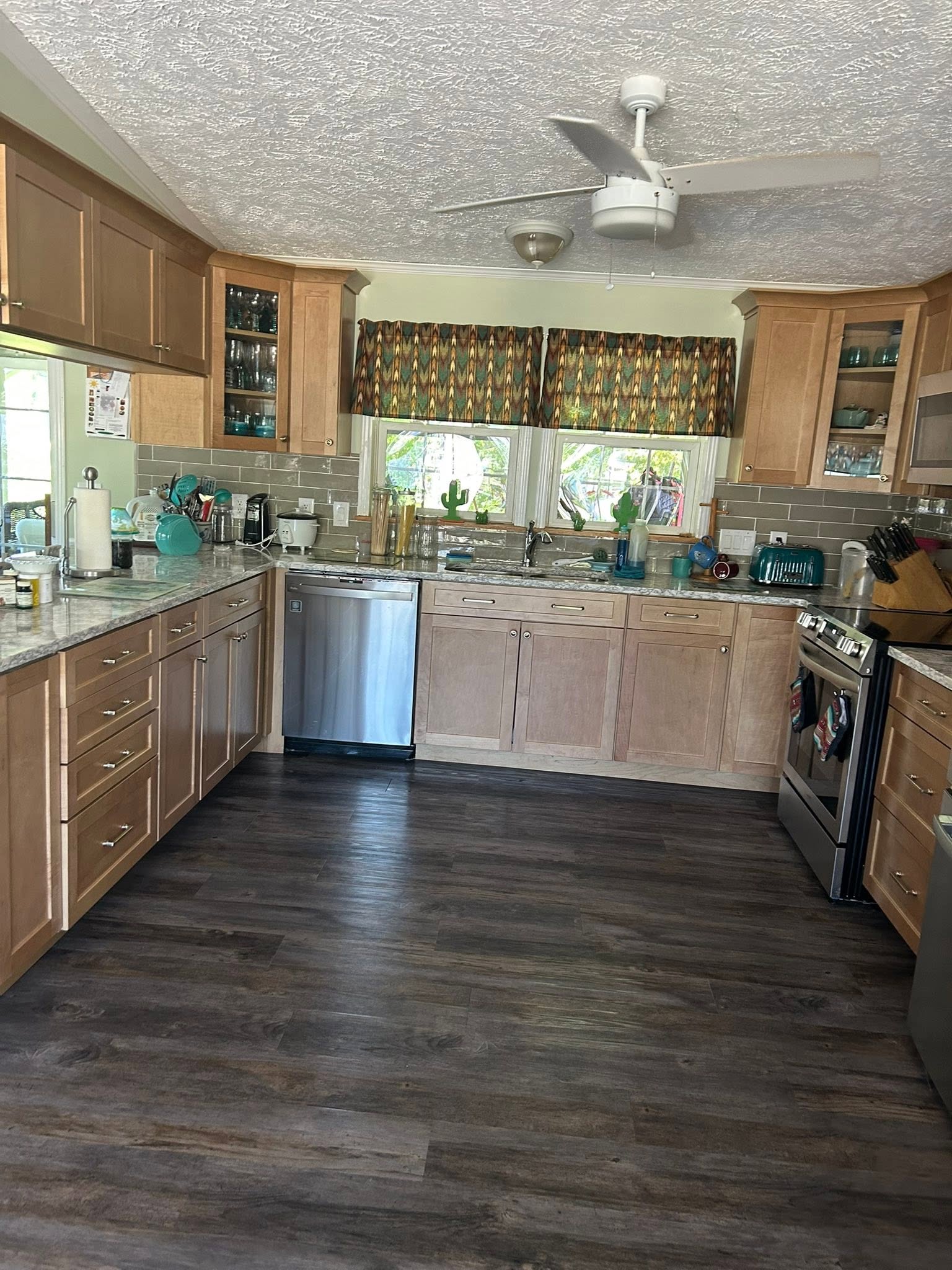 Professionally cleaned kitchen - after